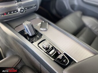 Volvo XC60 B4 145 kW AWD Geartronic R-Desing - 11