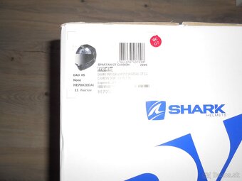Predam krasnu novu karbonovu moto prilbu znacky SHARK SPARTA - 11