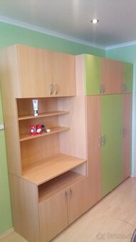 Poschodové postele z masívu s úložným priestorom a skrine. - 11