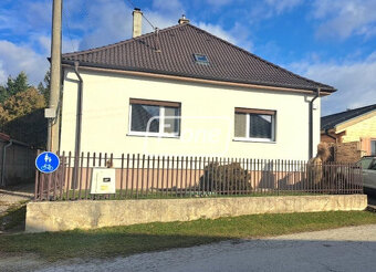 Dvojgeneračná stavba v malebnej obci Trstín - 11