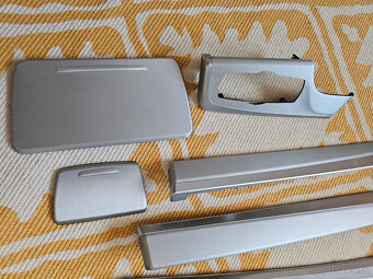 >>>hliníkový dekor - lišty - interiér BMW rad 5 mod. f10/f11 - 11