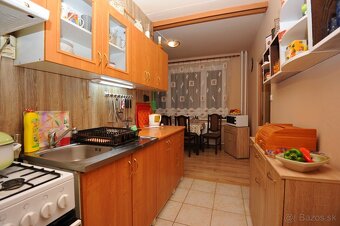 Veľký 4 izbový byt s balkónom - Na predaj - 11