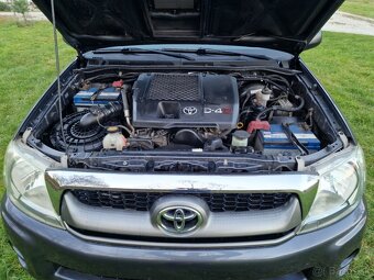 Toyota Hilux 2.5 D-4D 4X4 UZÁVIERKA UKÁŽKOVÝ STAV - 11