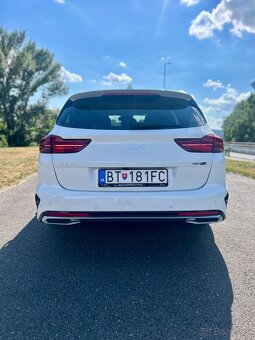 KIA Cee’d SW GT Line Combi 117.5kw Manuál - 11