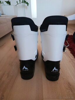 Lyžiarsky set lyže, lyžiarky,prilba paličky - 11