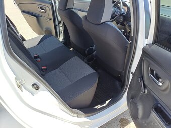 Toyota yaris - 11