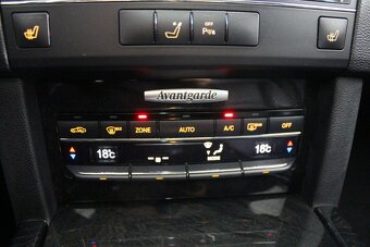 Mercedes-Benz E trieda Kombi 300 CDI Blue Avantgarde - 11