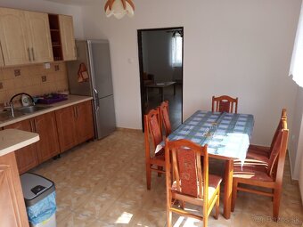 Rodinný dom v Žakovciach - dve bytové jednotky - 11