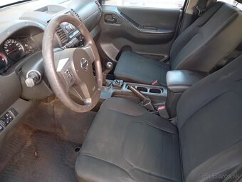 Nissan Navara 2,5 dci 4x4 nová STK a EK REZERVOVANÉ - 11
