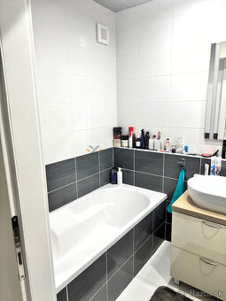 Na predaj štýlový 3 - izb. byt - 79 m² s balkónom vo Vranove - 11