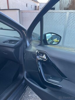 Peugeot 208 • 2012 • 1.4 Diesel • 50 kW • - 11