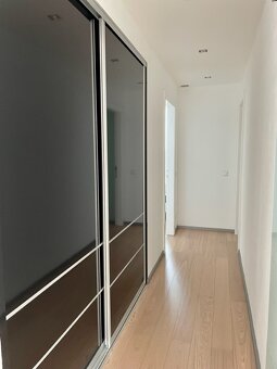 BA I. Luxusný byt s veľkou terasou v EUROVEA - 11