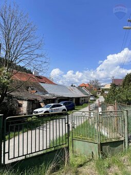 Dom na hranici Hronca a Valaskej, ktorý čaká na nový začiato - 11
