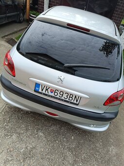 Predám PEUGEOT 206, 1.4E, HATCHBACK 5DV. - 11