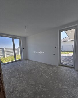 EXKLUZÍVNE IBA U NÁS – moderný bungalov č. 2 v Smoleniciach - 11