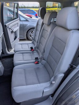 Volkswagen Touran 2.0 TDI DSG - 11