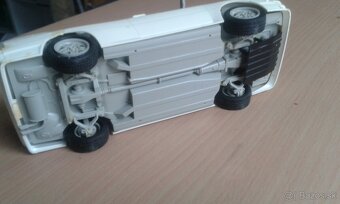 Plastikové modely áut 1/24 - 11