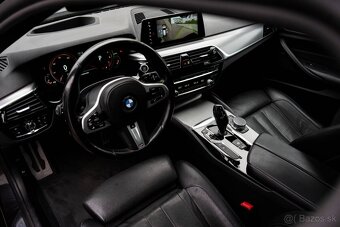 BMW 540i xDrive Touring - 11
