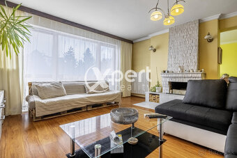 NA PREDAJ RODINNÝ DOM S GARÁŽOU A SLNEČNOU ZÁHRADOU - 11