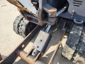 BOBCAT E19 - 11