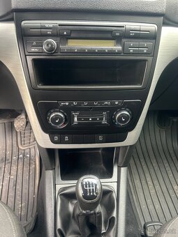 ŠKODA YETI 2.0TDI 110KW R.9/2017 105000KM TEMPOMAT KLIMA ESP - 11