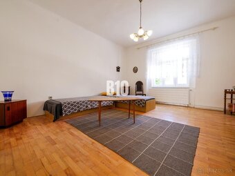 Rodinný dom v spodnej časti Zobora + dom na podnikanie / záh - 11
