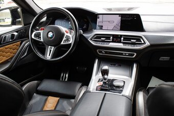 BMW X6 M Competition z roku 2021 - 11