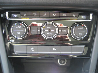Volkswagen Touran 2.0 TDI DSG - 11
