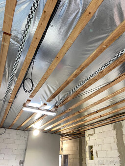 OBNOV DOM striekana fukana pena zateplenie strechy Anhydrit - 11