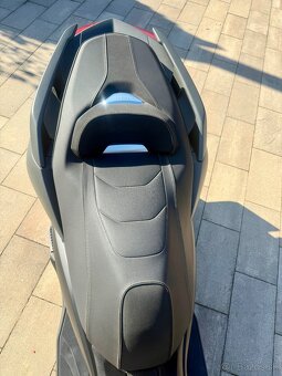 YAMAHA X MAX 125 - 11