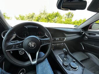 Alfa Romeo Giulia Veloce 2.2D - 11