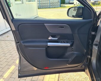 MERCEDES-BENZ EQA 300 4MATIC - 11