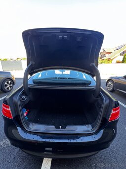 Jaguar XE 2.0D Prestige - 11