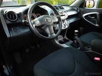 TOYOTA RAV4 2.2 D-4D 100kW- 4x4-UZAVIERKA-DIGIKLIMA-NOVA STK - 11
