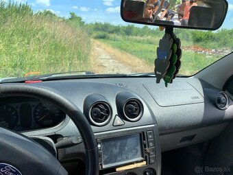 Mam na predaj Ford fiesta 1.4 - 11