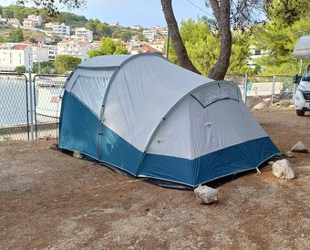 Predám veľký kempovací stan v top stave pre 4 osoby s prí... - 11