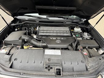 TOYOTA LAND CRUISER 200 - 11