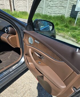 Mercedes  E220d - 11