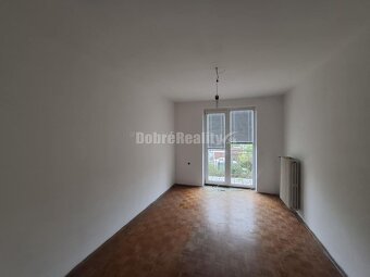 Dobré reality ponúkajú na predaj poschodový 5-izb. RD+ garáž - 11