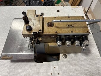 Jednoihlový šicí stroj a 5- nitný  overlock Textima - 11
