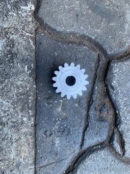 Predám držiak rezervného kolesa navijak do vw - 11