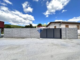 Perspektívna budova s pozemkom 2348m2, pri Hanušovciach nad  - 11