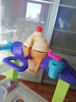 Play-Doh zmrzlinársky vozík - auticko - 11