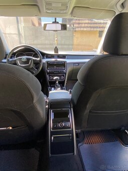 Škoda Superb II 2010 125kw automat - 11