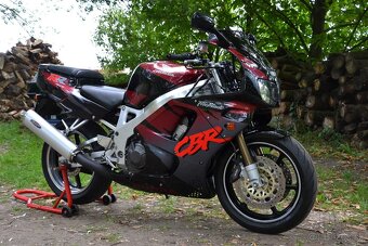 Honda CBR 900RR Fireblade SC28 - 11