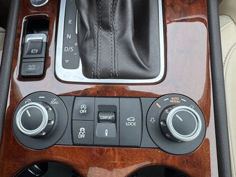 Volkswagen Touareg II 3.0 V6 TDI Premium 4XMOTION - 11