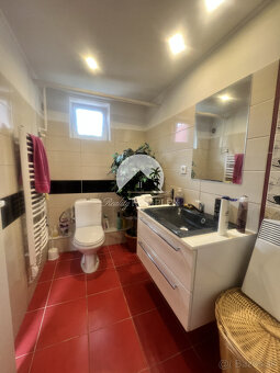 ZNÍŽENÁ CENA Pekný rodinný dom len pár krokov od štrkovo- - 11