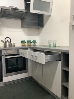 Moderná šedá kuchyňa LUNARA - 11