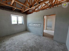 HALO reality - Predaj, rodinný dom Opoj, pozemok 579 m2 - NO - 11