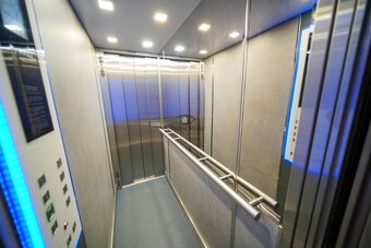 Na predaj 2 izbový tehlový byt s loggiou a výťahom, Stromová - 11